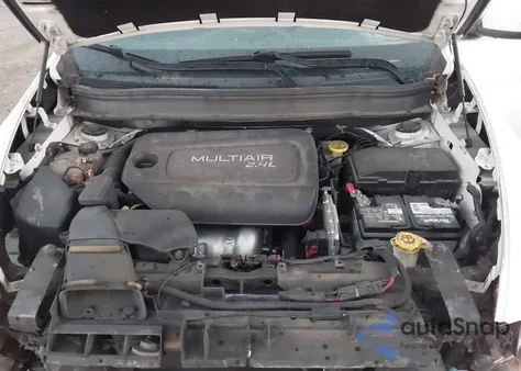 2015 Jeep Cherokee Latitude z USA, uszkodzony, nr VIN 1C4PJMCBXFW515609